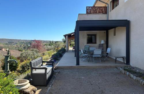 Joyeuse House | gite dans une maison en rez-de-chaussée avec piscine