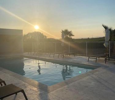 Beziers Apartment | Gite de 2 à 5p piscine sur domaine 3Ha