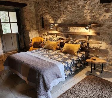 Vezenobres House | Gite de charme 80 m², piscine, proche d'Uzès.