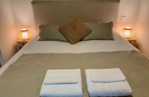 Saint-Leonard House | Gite de charme avec piscine - a charming cottage gite with swimming pool