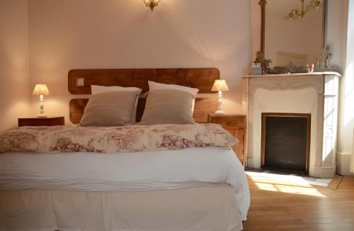 Aubigny-sur-Nere House | Gite de charme, Sologne, séjour en famille, rivière, jeux, balade nature en forêt & détente, Centre Historique, Gare TER