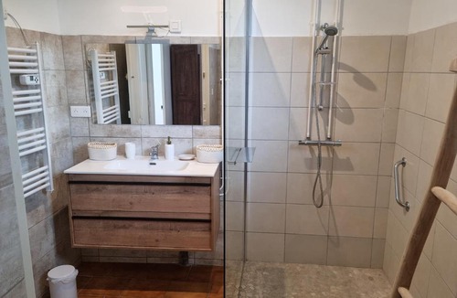 Chavanay House | Gite de cuminaille