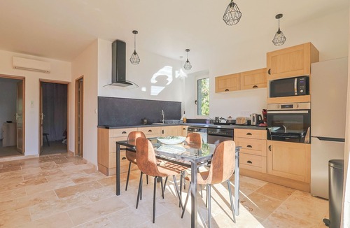 Villeneuve-les-Avignon Ski Chalet | Gite de la Grande Motte, a holiday home for 4 people with a swimming pool, 7 km from Avignon