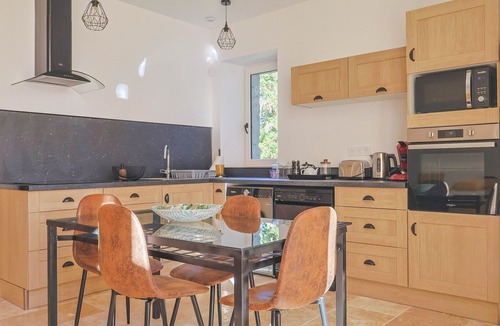 Villeneuve-les-Avignon Ski Chalet | Gite de la Grande Motte, a holiday home for 4 people with a swimming pool, 7 km from Avignon
