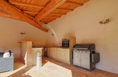 Villeneuve-les-Avignon Ski Chalet | Gite de la Grande Motte, a holiday home for 4 people with a swimming pool, 7 km from Avignon