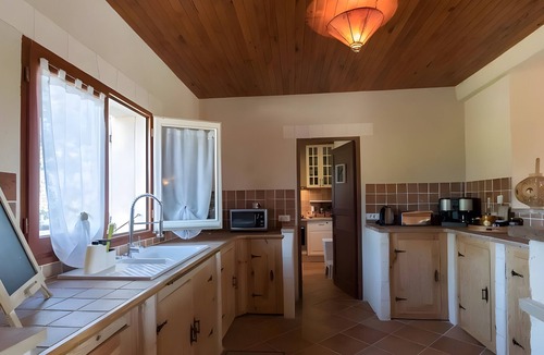 Vignaux House | Gîte de Gascogne – Sleeps 6 with Private Pool, Shared Terraces, and Wi-Fi