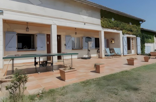Vignaux House | Gîte de Gascogne – Sleeps 6 with Private Pool, Shared Terraces, and Wi-Fi