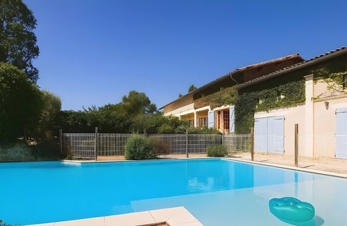 Vignaux House | Gîte de Gascogne – Sleeps 6 with Private Pool, Shared Terraces, and Wi-Fi