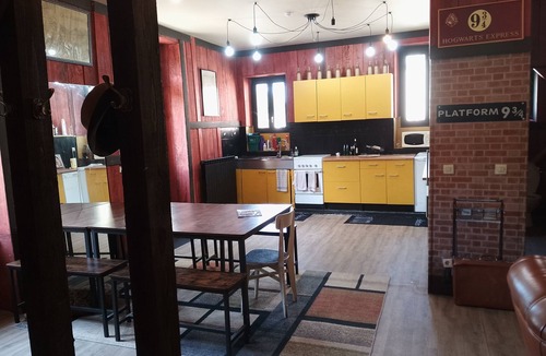 Cransac House | GITE DE GROUPES 210m2, sleeps 15, pets welcome!