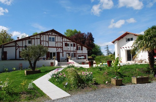 Garrey House | Gite de la BARTHE with heated pool