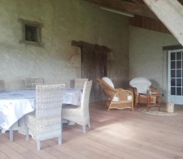 Charroux House | Gite de la haute roche