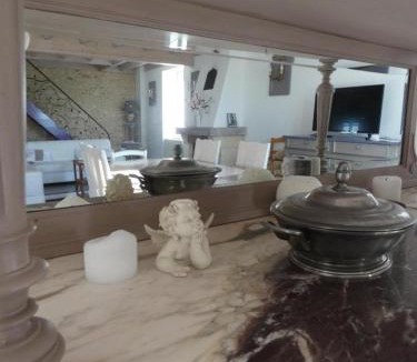 Charroux House | Gite de la haute roche