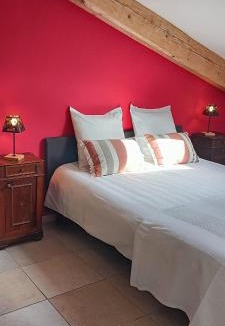 Barret-sur-Meouge Apartment | Gite de la Méouge, Domaine de la Méouge, piscine et accès direct rivière