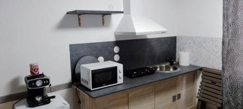 Montfrin Apartment | Gite de la tour, au premier étage, proche Nîmes ,Avignon, Arles
