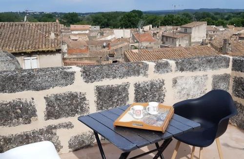 Montfrin Apartment | Gite de la tour, au premier étage, proche Nîmes ,Avignon, Arles
