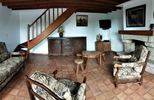 Tribehou House | - Gite de la Veillée -