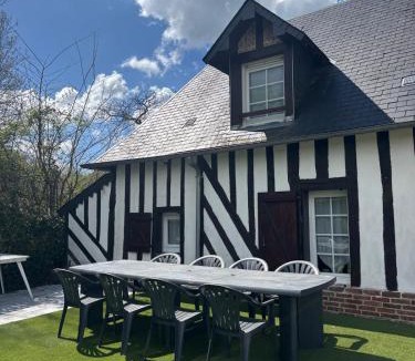 Guerquesalles House | Gite De Malvoue