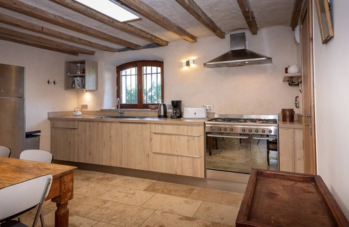 Myans Cottage | Gite De Myans for 15 with Garden, Mountain Views, Private Terrace, BBQ & Wi-Fi