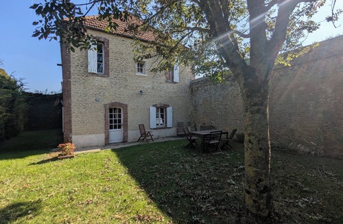Moult-Chicheboville House | Gite de Navarre