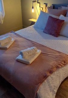Ecueille House | Gite de Verette