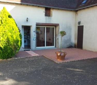 Saint-Julien-de-Civry House | Gite des artistes