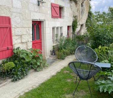 Montsoreau House | Gite des Perreyeurs - maison troglodyte avec vue sur Loire