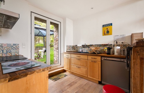 Vieux-Viel House | Gîte du 17 – Wellness with Spa, Private Terrace, Garden and Wi-Fi