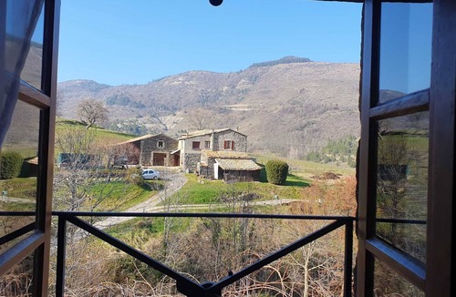 Saint-Priest House | Gite du clos long, in a secluded hamlet