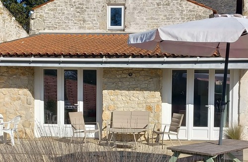 Petosse Cottage | Gite Du Lys Two bedroom Cottage in Petosse