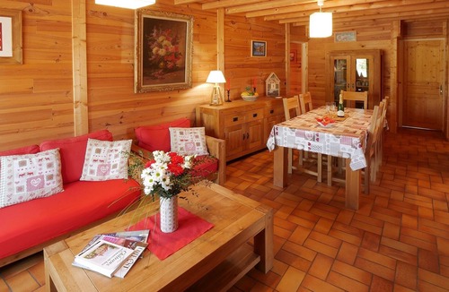 Marnoz Apartment | Gite du Mont Begon - Piscine partagée