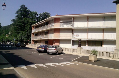 Vals-les-Bains Apartment | GITE DU PARC CLIMATISÉ au pied du parc du casino et des thermes à VALS LES BAINS