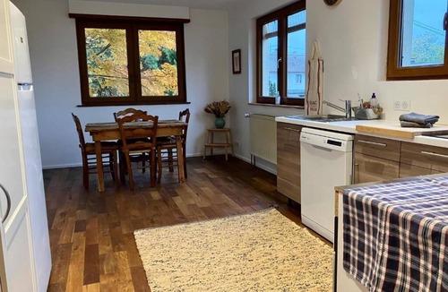 Bischwiller Apartment | Gite du ried, quiet accommodation surrounded by greenery.