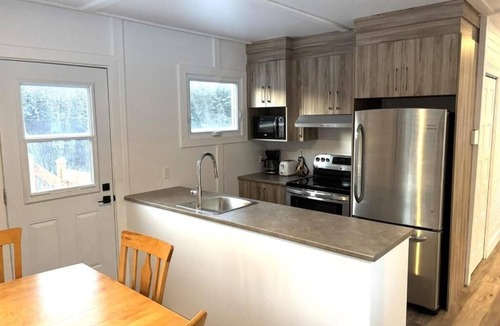 Lamarche House | Gite du Ruisseau: maison 3 chambres, secteur tranquille à Lamarche, Qc CAN