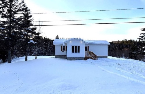Lamarche House | Gite du Ruisseau: maison 3 chambres, secteur tranquille à Lamarche, Qc CAN