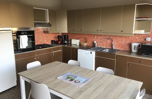 Semur-en-Auxois House | Gite du viaduc, 3-star tourist accommodation, panoramic view.