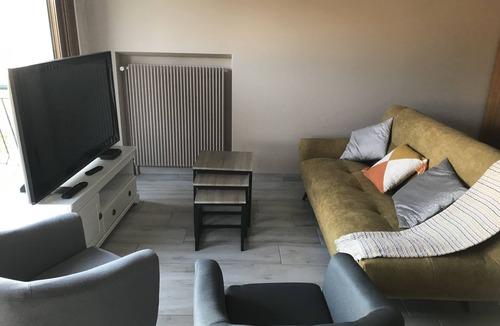 Semur-en-Auxois House | Gite du viaduc, 3-star tourist accommodation, panoramic view.