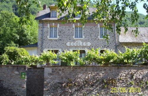 Laval-sur-Luzege House | Gite ecole 4