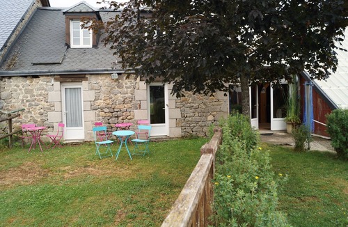 Saint-Exupery-les-Roches House | Gite for 15 people