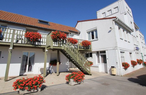 Bleriot-Plage Apartment | Gite facing the sea