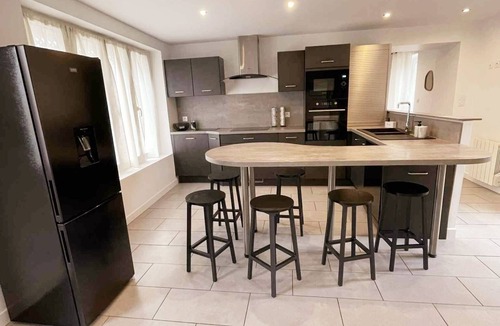 Troarn Cottage | Gîte-Family-Ensuite with Bath-Garden view