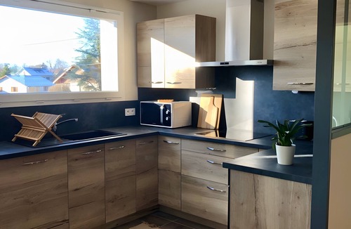 Saffloz House | Gîte "Fleur de Miel" – Renovated House in the Heart of the Lakes Region