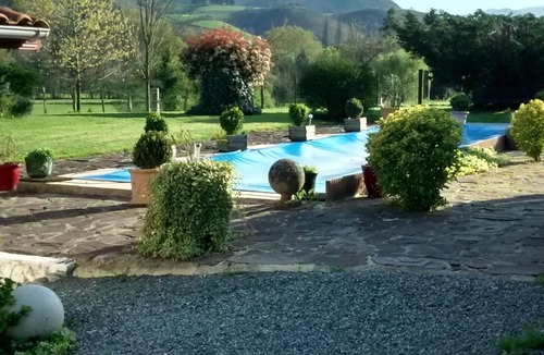 Osses Apartment | Gîte for 2 people; on one level; with shared swimming pool;