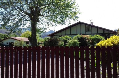 Osses Apartment | Gîte for 2 people; on one level; with shared swimming pool;