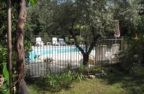 Galargues Cottage | Gite for 2 under the oak trees, bike hire and swimming pool