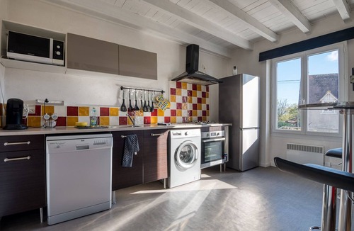 Bord-Saint-Georges Apartment | Gite for 2 with garden