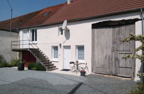 Bord-Saint-Georges Apartment | Gite for 2 with garden