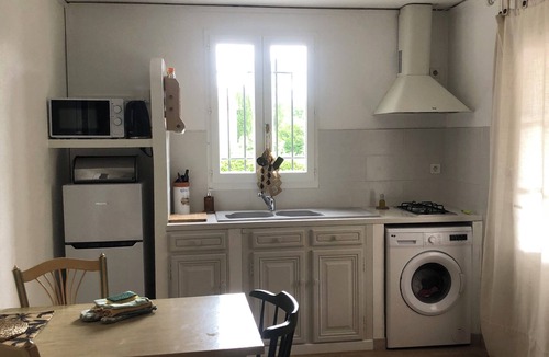 Cabries Apartment | Gite for 3, ideally located, 10 mn from Aix en Provence and 20 mn from Marseille