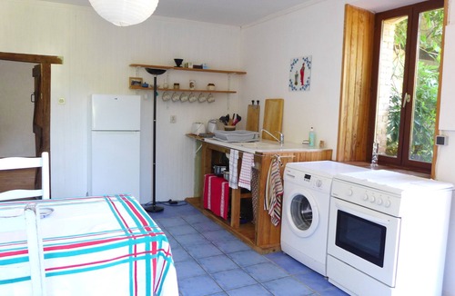 Bezues-Bajon Cottage | Gite for 5-8 people, swimming pool, absolute calm, panorama on the Pyrenees.