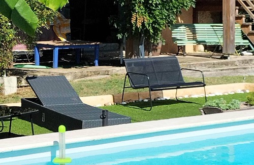 Bezues-Bajon Cottage | Gite for 5-8 people, swimming pool, absolute calm, panorama on the Pyrenees.