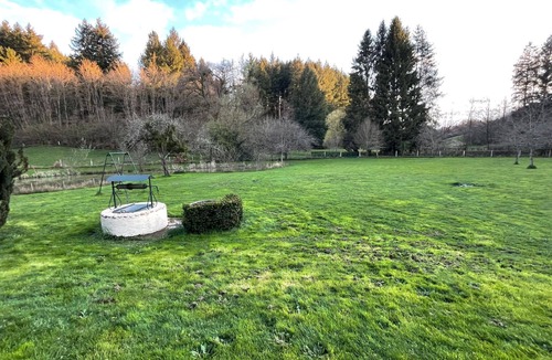 Saint-Berain-sous-Sanvignes House | Gîte for 6 people with private pond